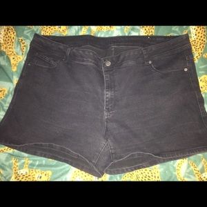 Rue21 plus size black midi shorts 24